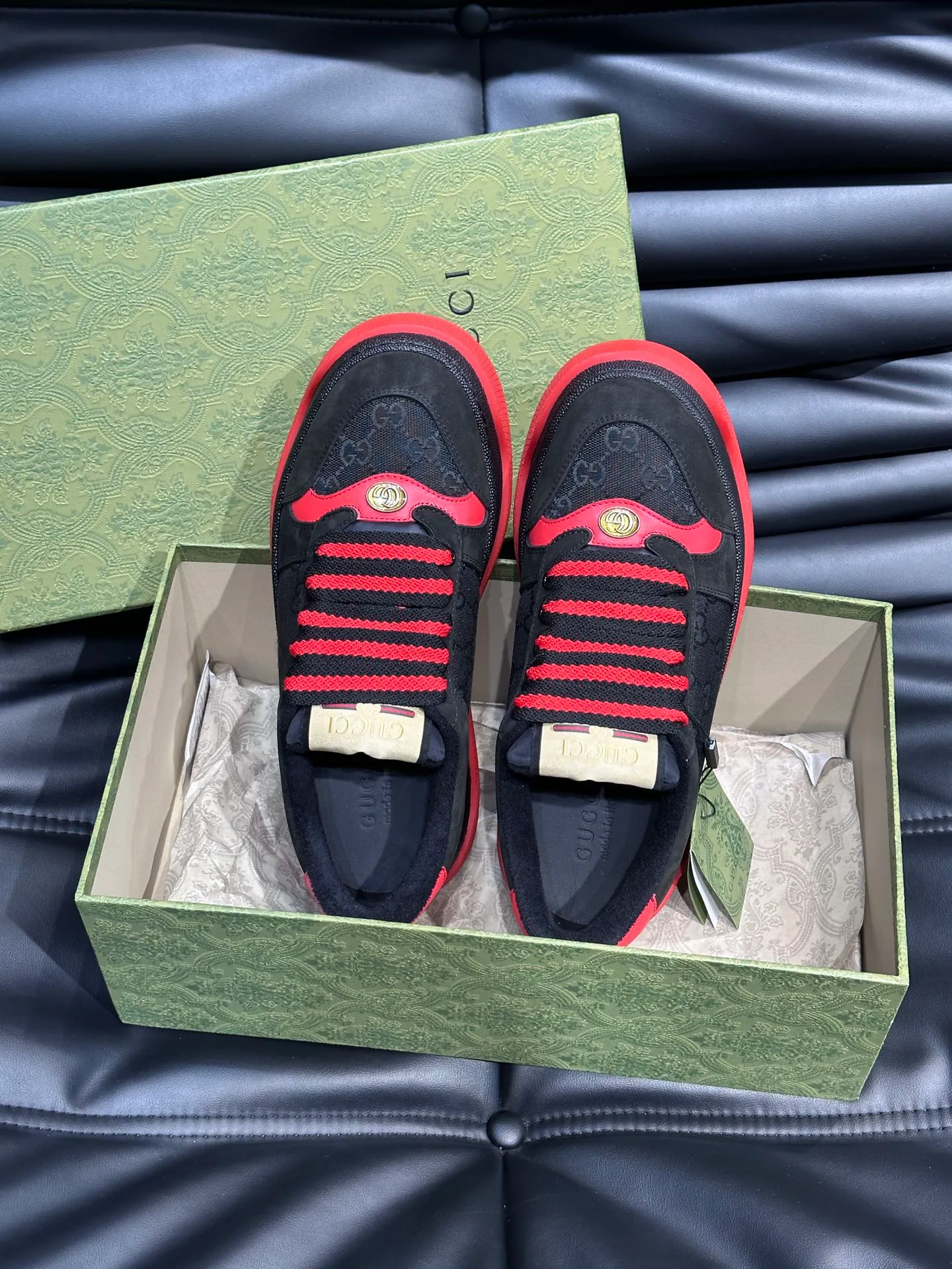 Men's men's shoes 💰p480 "GUCC*" Screener series 👫 Couple style GG thick-soled sneakers, the Screener series is inspired by the classic sneakers of the 1970s, cleverly incorporating the retro Gucci logo, two-color waterproof platform soles, and 5CM thick soles to enhance the aura, conveying the new design concept that a single product should be permanently accompanied by the passage of time, creating a retro distressed effect, decorated with metal double G oval enamel details! High-quality, versatile classic items, highly recommended. Size female 35-39, male 38-44